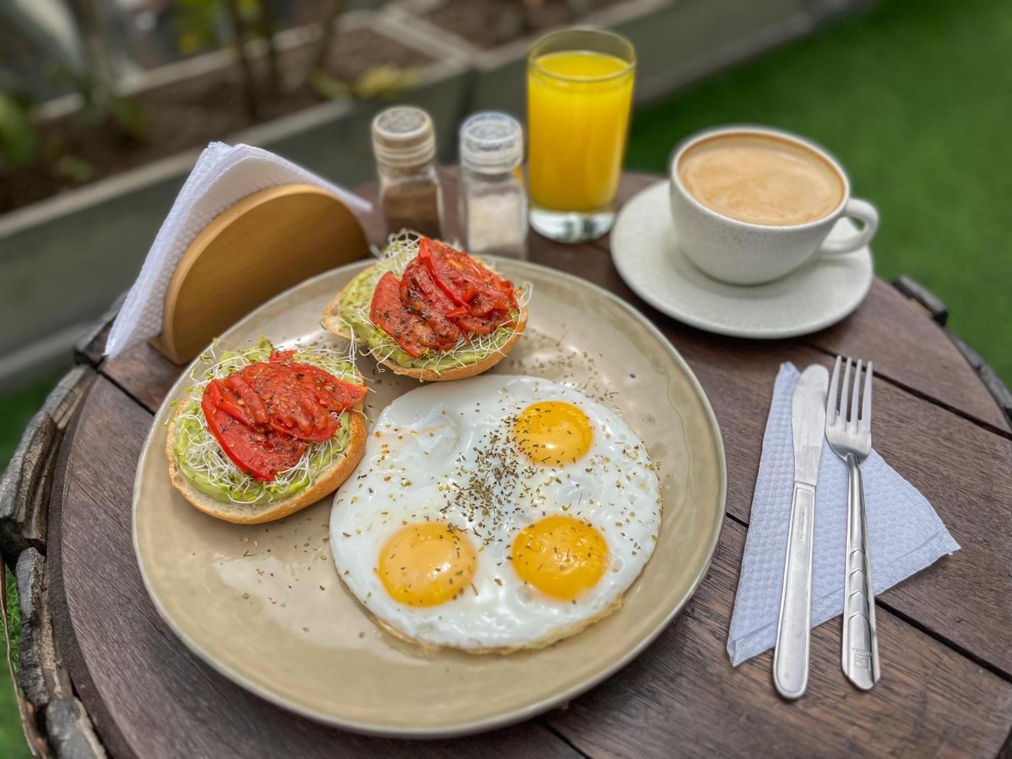 Alpes Lima Kennedy Hostel Ngoại thất bức ảnh